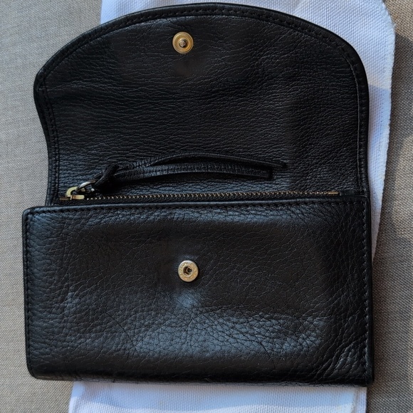 Chloe Black Leather And Gold Bow Wallet - Picture 6 of 12